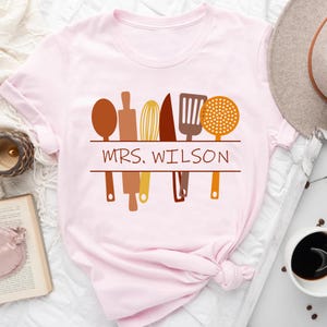 Personalized Lunch Lady Shirt, Custom Cafeteria Staff Tee, School Kitchen Crew Gift, Lunchroom Worker Appreciation, Funny Name Shirt