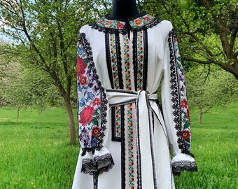 Abito floreale ricamato "Stefania", abito midi con pizzo, abito primaverile floreale, stile Boho, vyshyvanka popolare etnico ucraino, abito in pizzo.