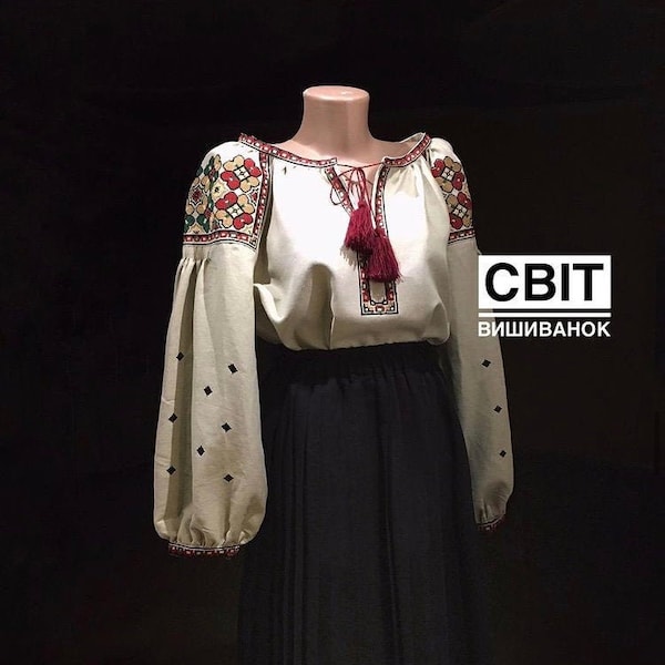 Sand Folk Embroidered Long Sleeve Blouse