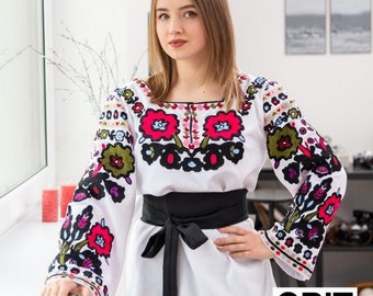Embroidered floral blouse, Bohemian style, white blouse, floral embroidery, boho blouse, vintage blouse, long sleeve blouse, gift
