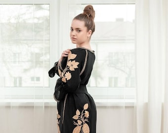 Zwarte geborduurde jurk vyshyvanka, etnische Oekraïense volksjurk, natuurlijk linnen, lentekleding, zomerjurk, gratis verzending, goudborduursel