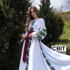 Vestido boho ucraniano Vestido de flores Vestido bordado Caftán Chic Vestidos nacionales ucranianos Vyshyvanka Ropa personalizada Boho