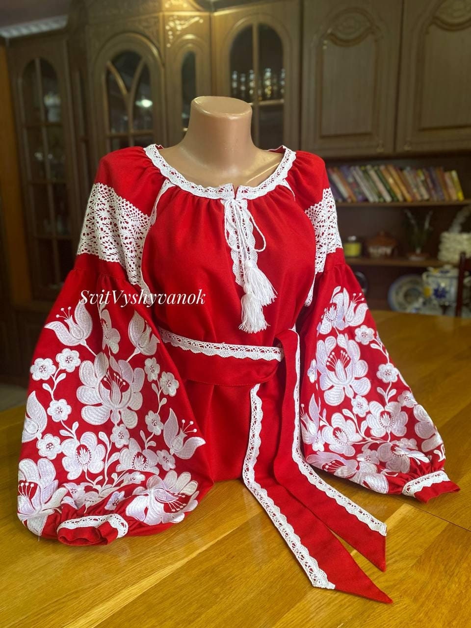 刺繍入り花柄ブラウス XXS-3XL シックなブラウス 赤いブラウス 花柄 