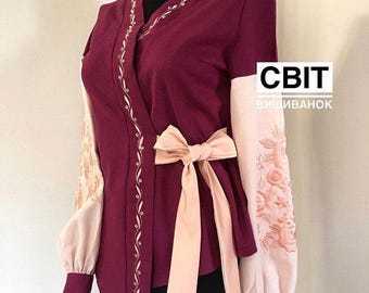 Asymmetrische Bluse mit Blumenstickerei, bordeauxrote Bluse, gestickte Blumen, ukrainischer Stil, stilvolle Bluse, duftende Bluse, Geschenk für Mädchen