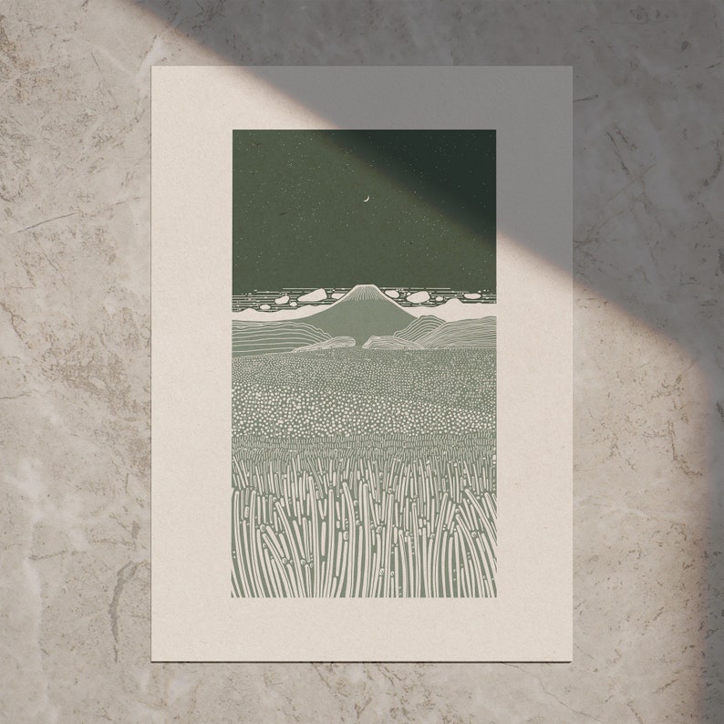 Paysage 'FUJI BY NIGHT' 2024 Style linoprint, édition ouverte, art paysager, différentes couleurs et tailles Grüngrau