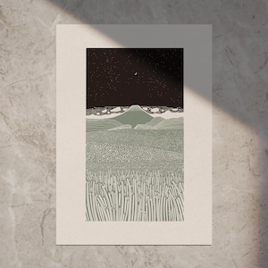 Paysage 'FUJI BY NIGHT' 2024 Style linoprint, édition ouverte, art paysager, différentes couleurs et tailles Grüngrau-Schwarz