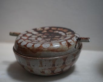 The Slow Cook - a rustic bread oven (cloche), or clay pot for stews and tajines