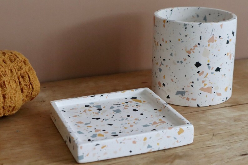 Coffret Cadeau Mia Terrazzo x Fabrique de Courennes 100% fait-main set de salle de bain en terrazzo et son savon artisanale personnalisable Été