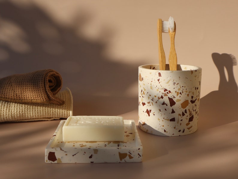 Set Salle de Bain en Terrazzo Bordeaux, Camel, Beige & Bronze I Porte-savon et pot I Cache-pot L'automne image 2