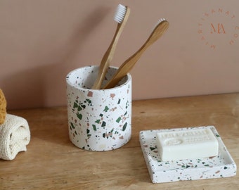 Set Salle de Bain en Terrazzo Vert, Blanc cassé & Vieux Rose I Porte-savon et pot I Cache-pot - Couleurs Printanières