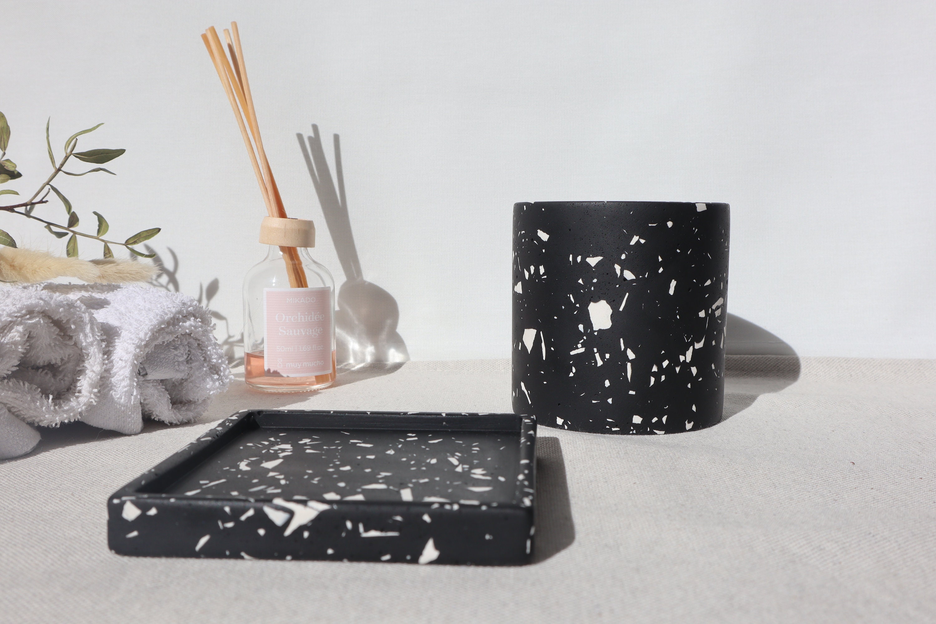 Set Salle de Bain I Porte-Savon et Pot Cache-Pot Minimaliste Noir Terrazzo Blanc