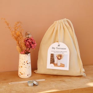 Jesmonite DIY-Vasen-Set: Gestalten Sie Ihre eigene Terrazzo-Vase | Utensilienhalter | Originelle Geschenkidee | Inklusive Tipps und Tricks