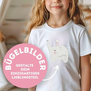 Könnte beinhalten: Weißes T-Shirt mit einem Cartoon-Elefanten mit Partyhut. Der Elefant ist hellgrau mit rosa Akzenten. Ein rosa Kreis mit weißem Text, der "BÜGELBILDER" und "GESTALTE DEIN EINZIGARTIGES LIEBLINGSTEIL" sagt, befindet sich unten links.