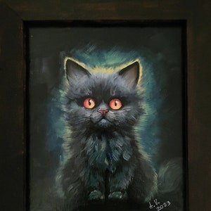 Portrait en acrylique d'un chaton noir surpris sous cadre en bois | Peinture acrylique | Tableau chat pelucheux | Oeuvre d'art originale