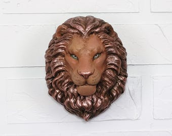 銅製のライオンの頭が付いたヴィンテージの木製壁掛け - Etsy 日本