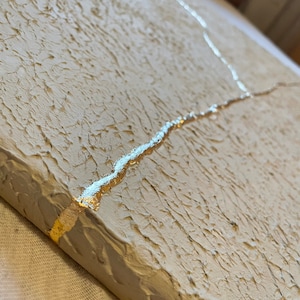 3D Kintsugi Wall Art: Beige Plaster & Gold Leaf Canvas
