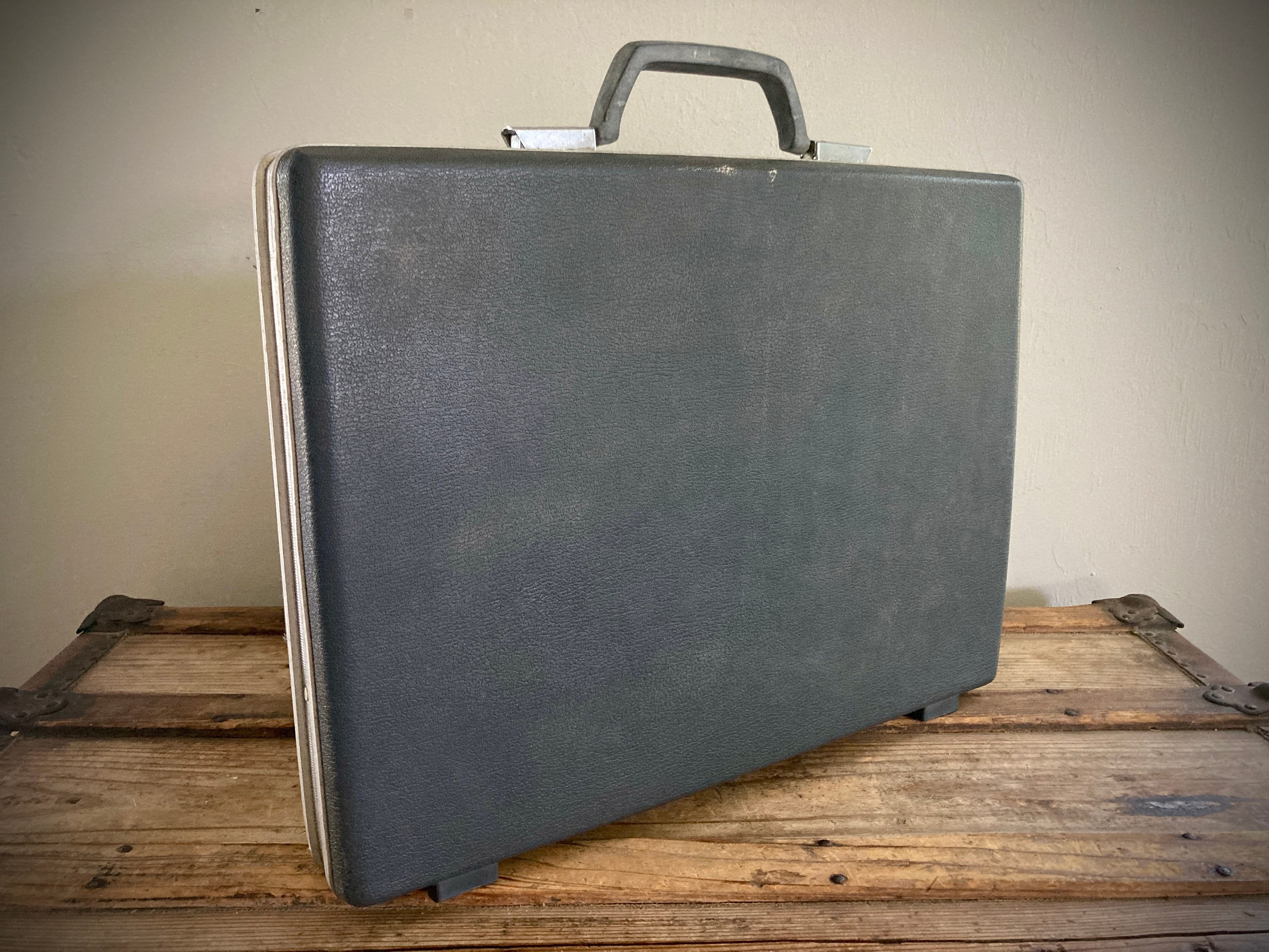 60s-70s Samsonite Slim Hard Shell Attache Briefcase, 17