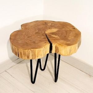 Handcrafted wooden and epoxy resin coffee table - Height 35 cm