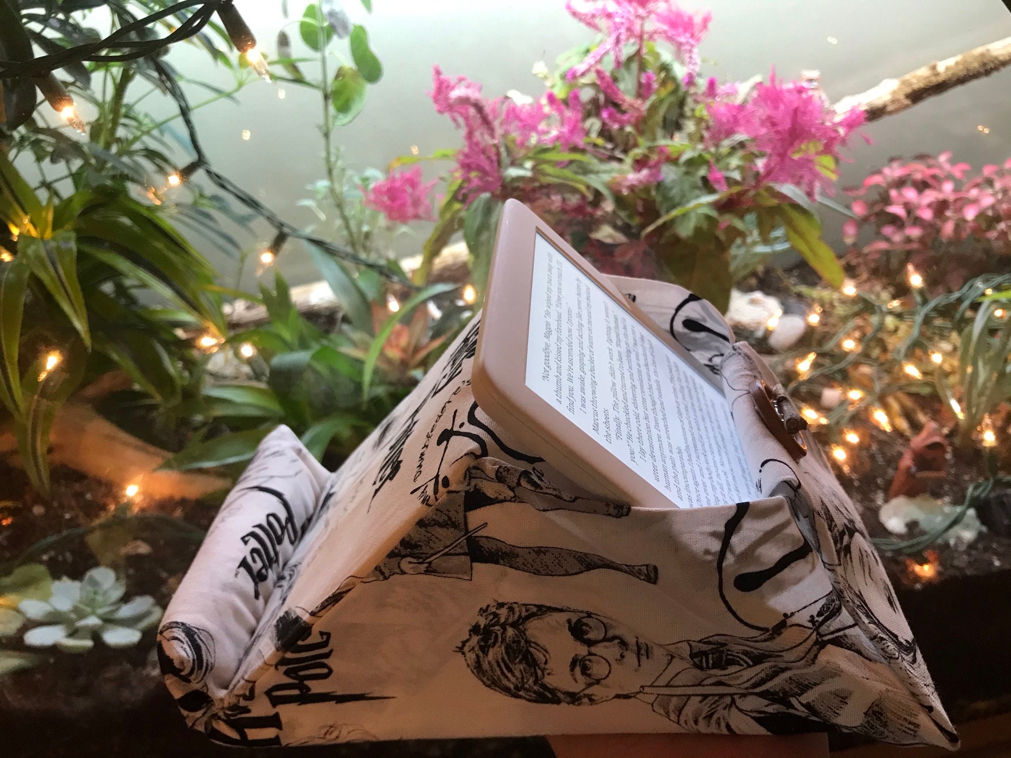 Book Cozy Ereader and Kindle Stand Pattern and Tutorial, iPad Pillow