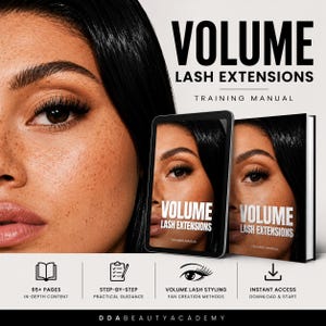 Könnte beinhalten: Ein Volume Lash Extensions Schulungshandbuch mit einem digitalen Tablet und einem physischen Buch, die beide den Titel zeigen. Das Cover zeigt eine Nahaufnahme eines Auges mit langen Wimpern. Symbole darunter weisen auf 65+ Seiten, Schritt-für-Schritt-Anleitungen, Fächer-Erstellungsmethoden und sofortigen Zugriff hin.