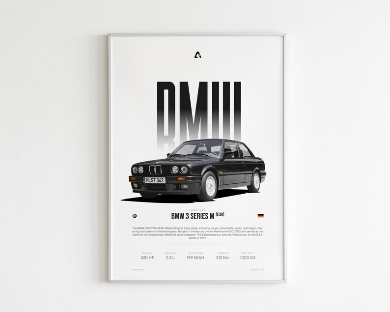 Może przedstawiać: Oprawiony wydruk z ilustracją czarnego samochodu BMW 3 Series M E300. Wydruk zawiera specyfikacje samochodu, takie jak 320 KM i prędkość maksymalna 199 km/h. Samoch&oacute;d ma białe koła i napis "DMIII" u g&oacute;ry.