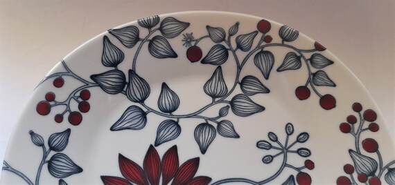 Arabia Finland RUNO Frost Berry Hallamarja Oval Plate Design