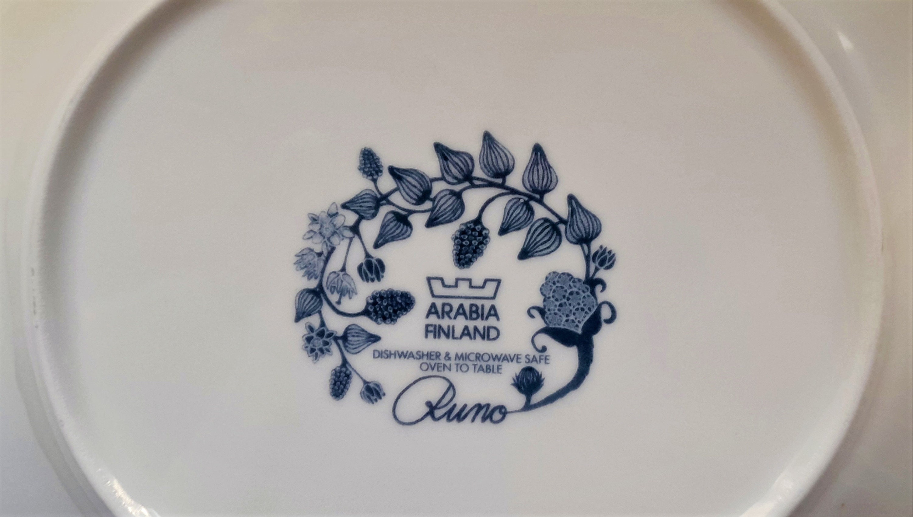Arabia Finland RUNO Frost Berry Hallamarja Oval Plate Design