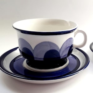 Arabia Finland RARE PAJU BLUE Handbemalte Teetasse & Untertasse aus den 1970er Jahren Made in Finland Preis für 1 Teetasse und Untertasse