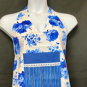 Reversible Women's Kitchen Apron with contrasting pocket Free Shipping!! Striking blue floral Apron