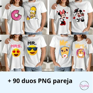 Puede incluir: Camisetas blancas con varios diseños de dibujos animados y emojis. Los diseños incluyen una rosquilla rosa, Homer Simpson, Minnie y Mickey Mouse, un emoji con ojos de corazón, un emoji con gafas de sol, un hámster y un gato. El texto "+ 90 duos PNG pareja" está en la parte inferior.