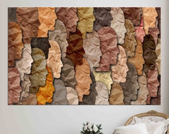 Arte murale su tela con volti astratti: decorazione marrone neutro