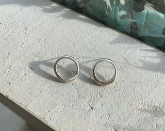 Circle raw formed hoop style stud earrings