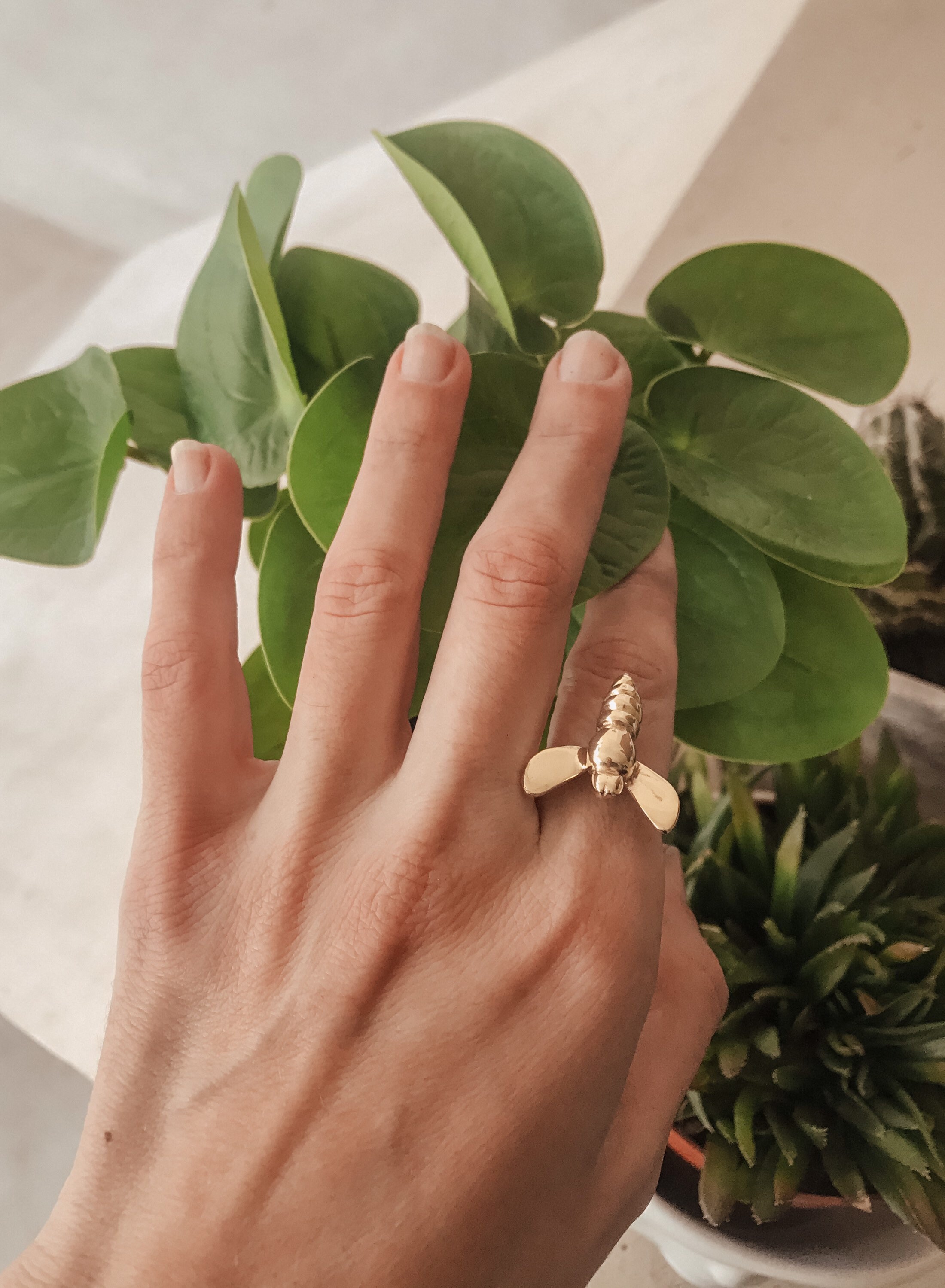 Olivia burton bee ring deals