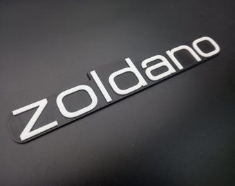ソルダーノアンプスタイルのカスタムロゴ。様々なカラーバリエーション。3Dプリント