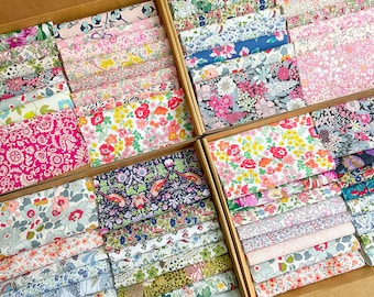 Lot de carrés de gazon tana Liberty avec un mélange de couleurs de tissu Liberty of London vintage pour courtepointe et patchwork à couture lente