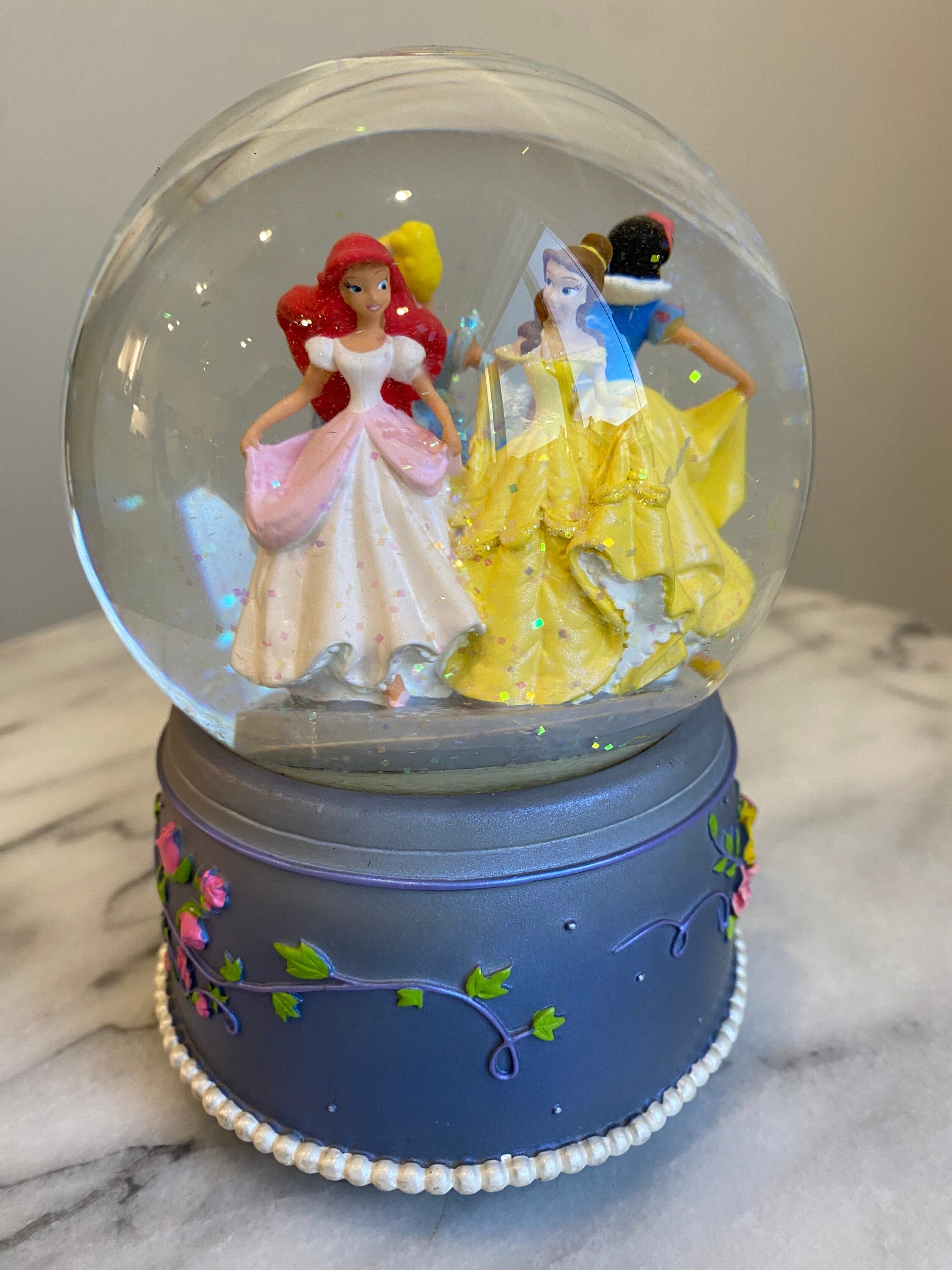 Disney Store Frozen 2 Musical Snow Globe