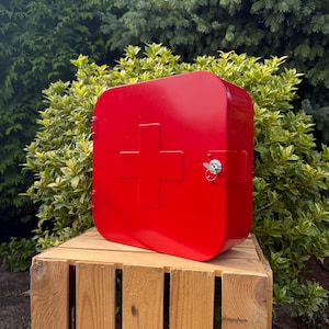 IKEA Gunnern Red Metal Medicine Cabinet, Vintage First Aid Wall