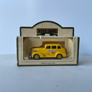 Lledo Diecast Model 1939 Chevrolet - Yellow Cab - No. 48004