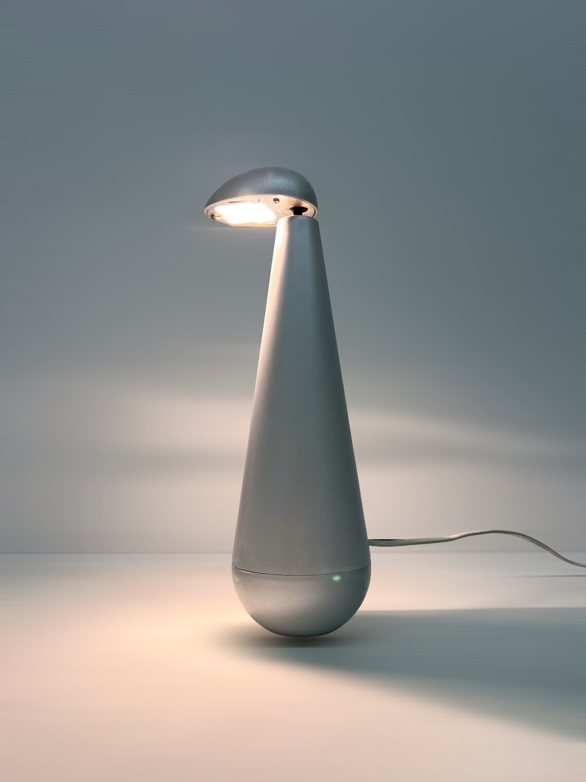Vintage Postmodern Penguin Desk Lamp, Massive Dutch Design, 90s Retro Light, foto 3 di 5