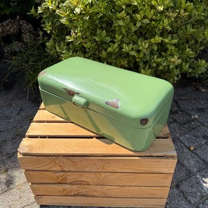 Vintage 1970s Enamel Bread Box, Green Blemished Storage Container, Farmhouse Style Decor, Mid Century Kitchenware, Interior Gift