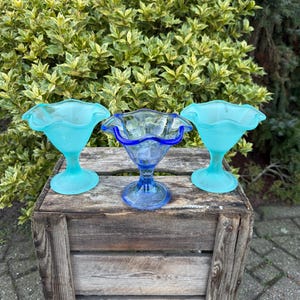 Set of 3 Vintage Ice Cream Glasses – Blue Dessert Coupes, Retro Glassware, Kitchen Decor, Mid-Century Drinkware, Unique Gift Idea