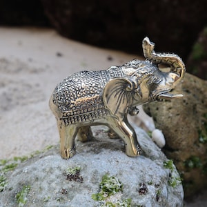 Vintage Brass Elephant Statue: Antique Table Decor