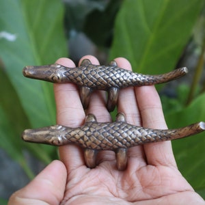 11cm Pair - 2 pieces Vintage Crocodile Solid brass Drawer pull - Door Handle pull Knob animal style