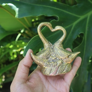Vintage Love swan gold brass - Valentine brass Gift - Couple Swan figurine Statue sculpture for front desk deco