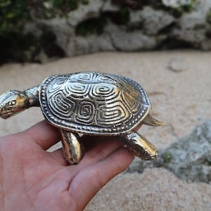 Brass Vintage Sea Turtle Figurine - Antique Brass Animal Statue for Front Desk Decoration