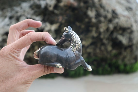 ヴィンテージ真鍮製馬の置物 - ギフトやホームデコに最適なクラシック
