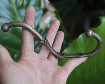 4 pieces - Simple Brass hooks - Vintage Solid Brass hangers - Classic hooks for hat coat keys clothes wall decor