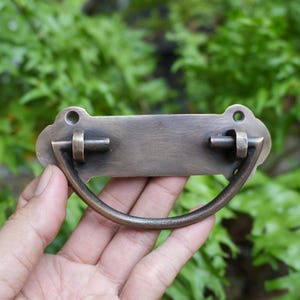 2 stycken - 11,5 cm starka vintage lådhandtag - Antika lådhandtag i massiv mässing
