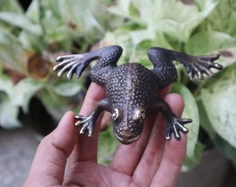 Vintage Solid Brass Frog Figurine – Hand Carved Statue