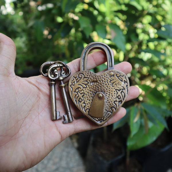 Solid Brass Old Vintage Love Heart Forever Carved PADLOCK with Twin 2 pieces SKELETON Keys Unique Solid Brass Antique Safe Lock